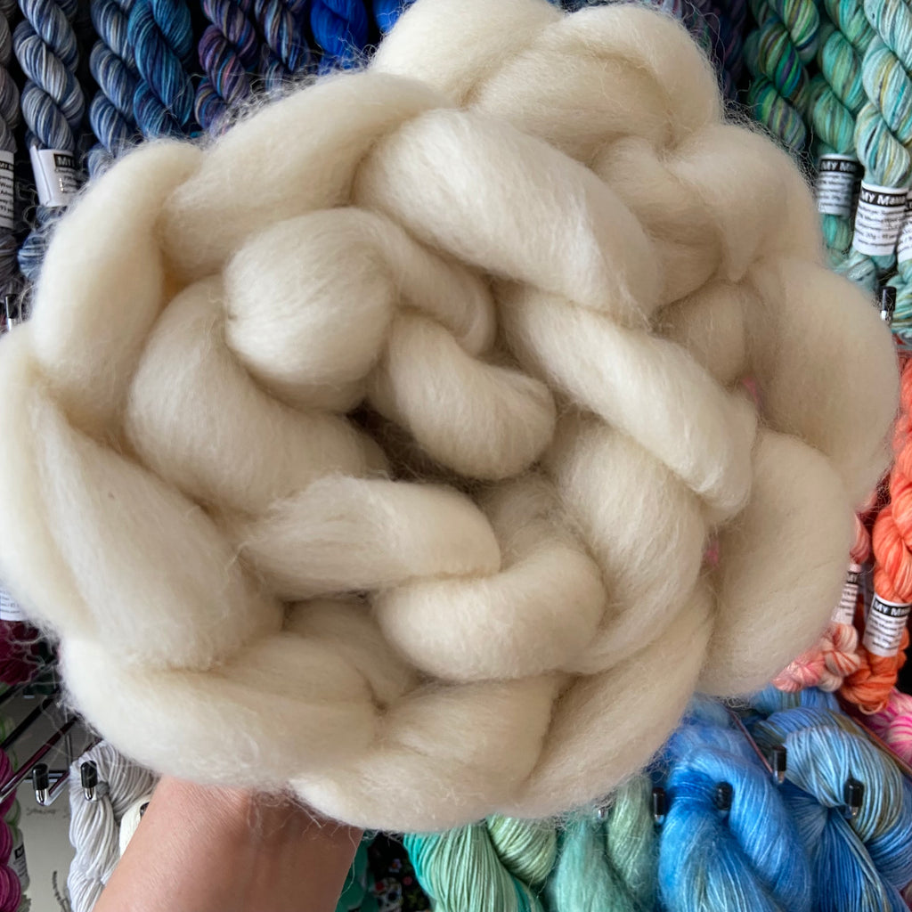 Nudie - Undyed British Sheltand - 100g Top in a Spinners Braid