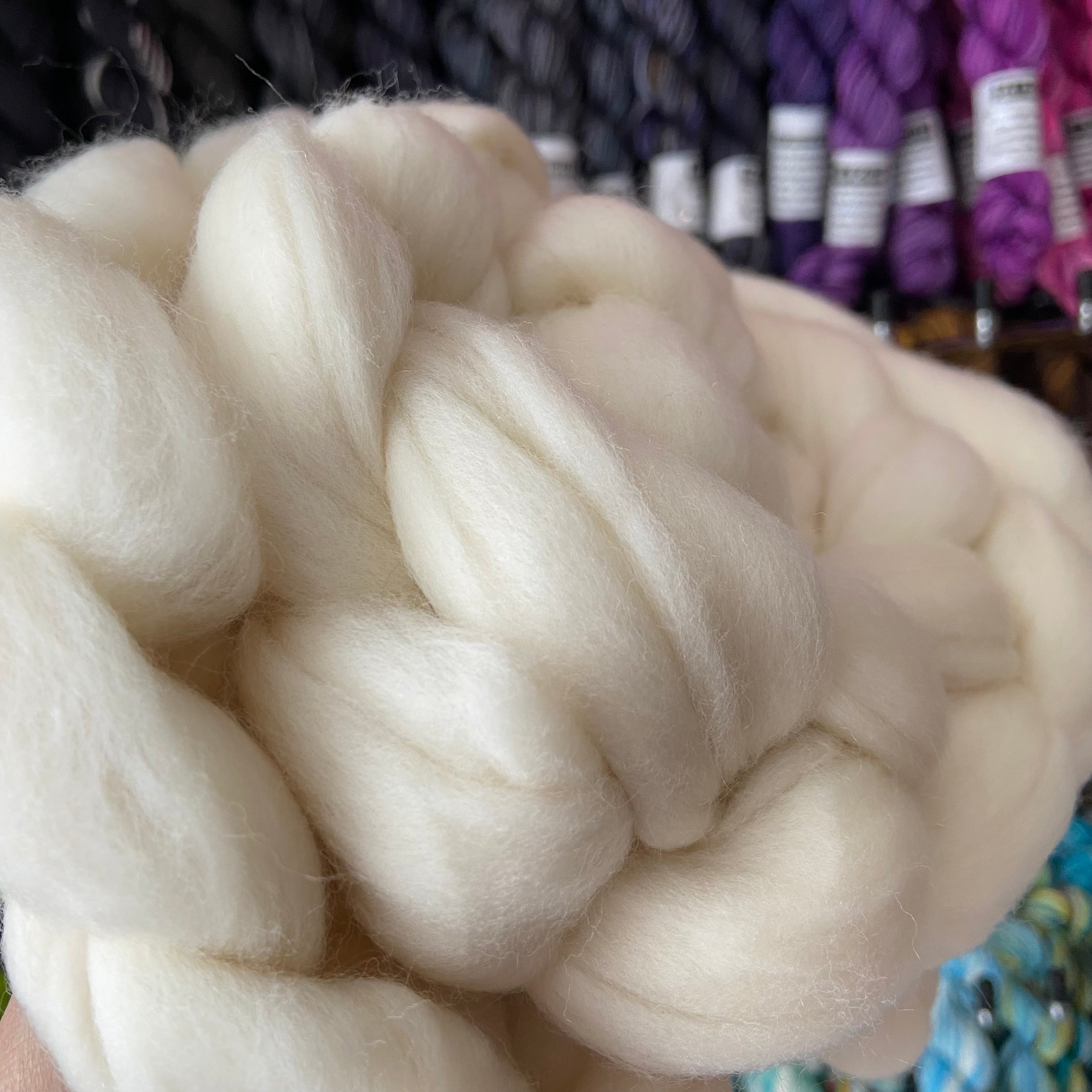Nudie - Undyed Rambouillet - 100g Top in a Spinners Braid