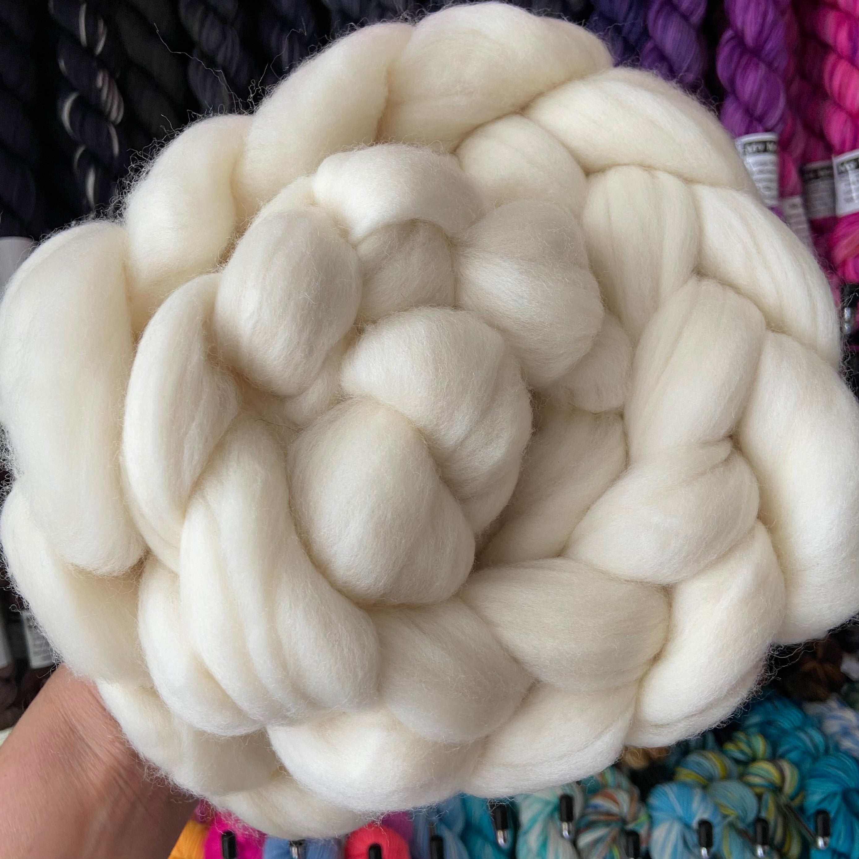 Nudie - Undyed Rambouillet - 100g Top in a Spinners Braid