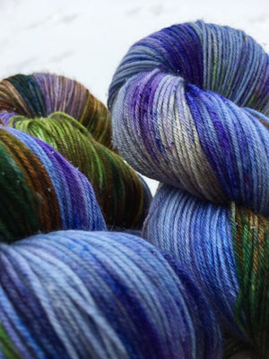 bluebell inspired hand dyed yarn on choufunga sock