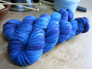 indie dyed superwash merino yarn inspired by blue frogs