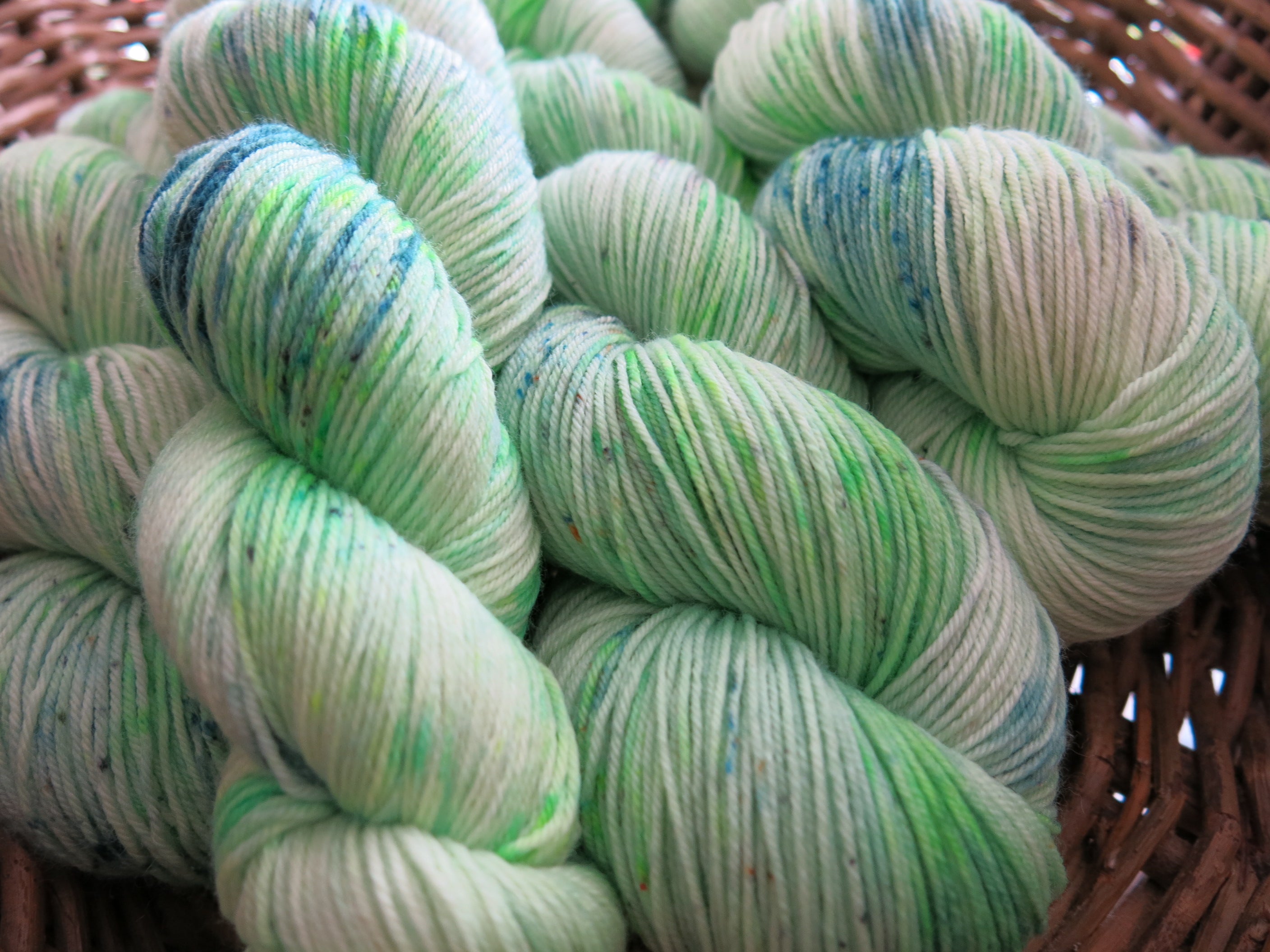 light green kettle dyed black light reactive sock yarn