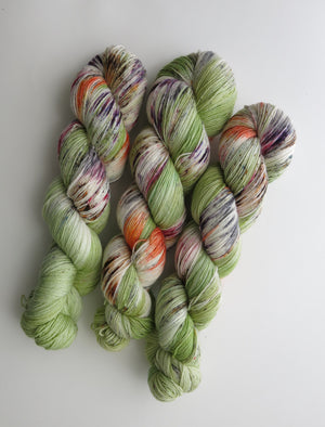 hand dyed and speckled orange and green merino yarn