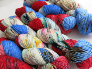 hand dyed red white and blue merino yarn with speckles