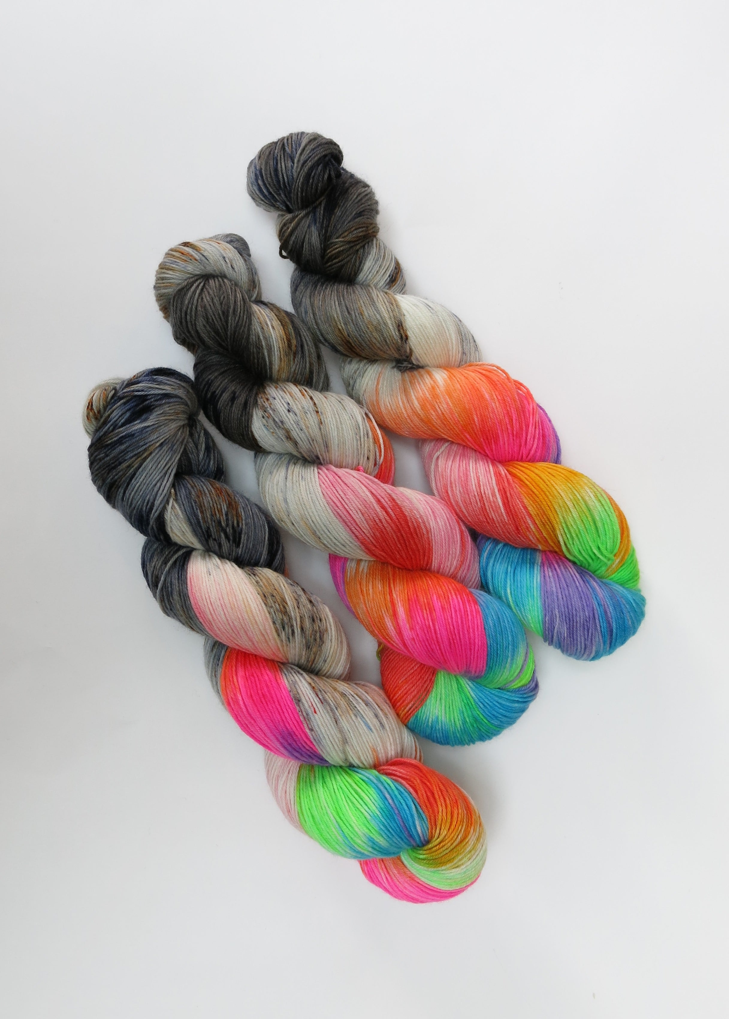 hand dyed uv reactive yarn by my mama knits