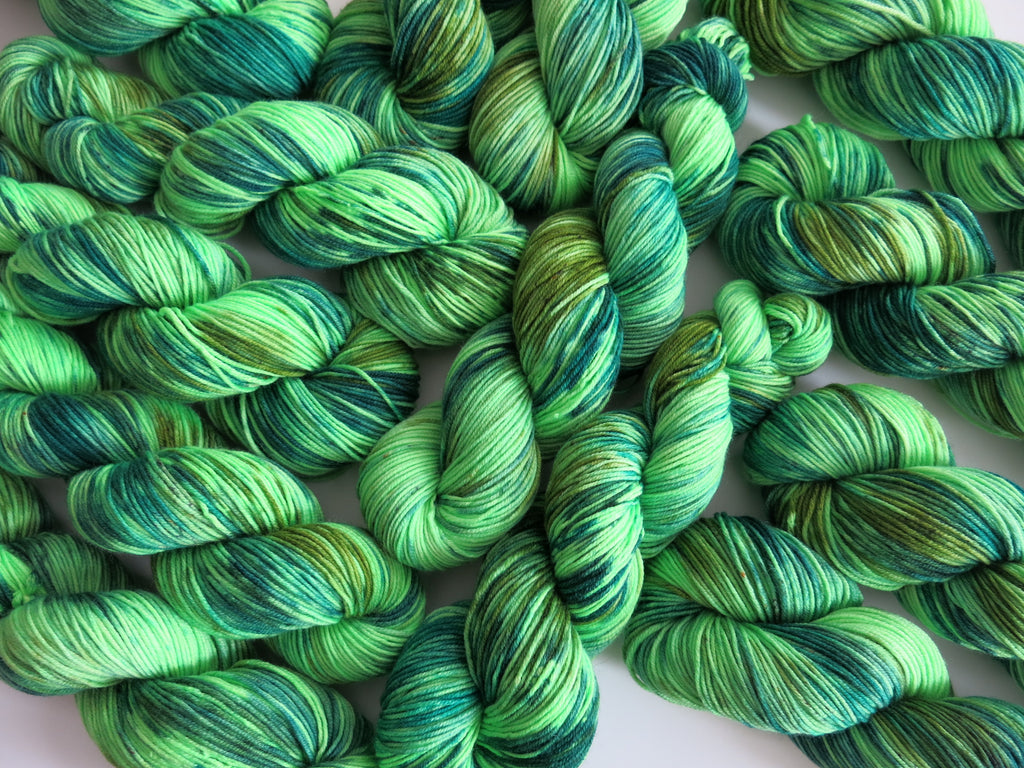 hand dyed green uv reactive merino yarn dk