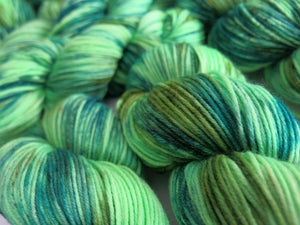 hand dyed green 8 ply superwash merino dk yarn skeins