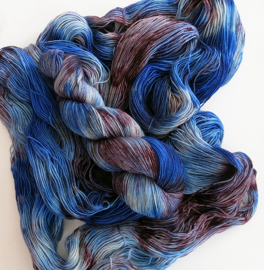 hand dyed purple and blue high twist bfl yarn skeins