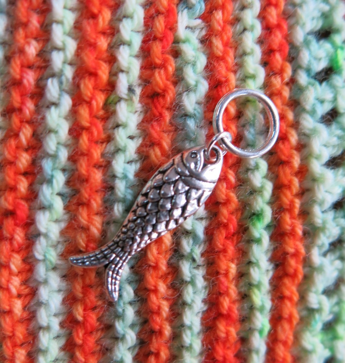 double sided silver snagless fish stitch marker for knitting