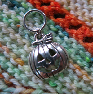 halloween pumpkin snagless stitch marker for knitting projects and fibreshare swaps