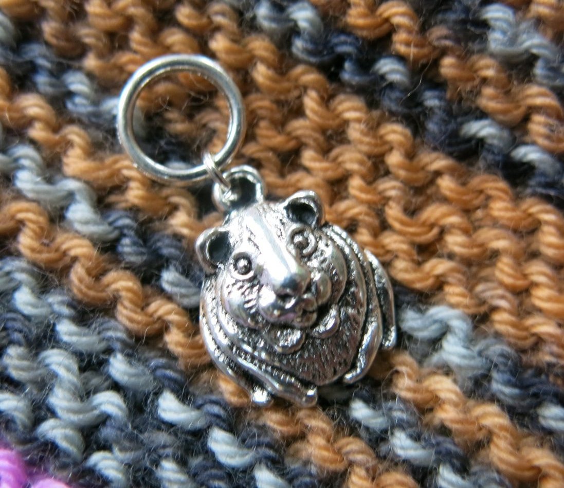 guinea pig stitch marker on a snagless jumpring for knitting