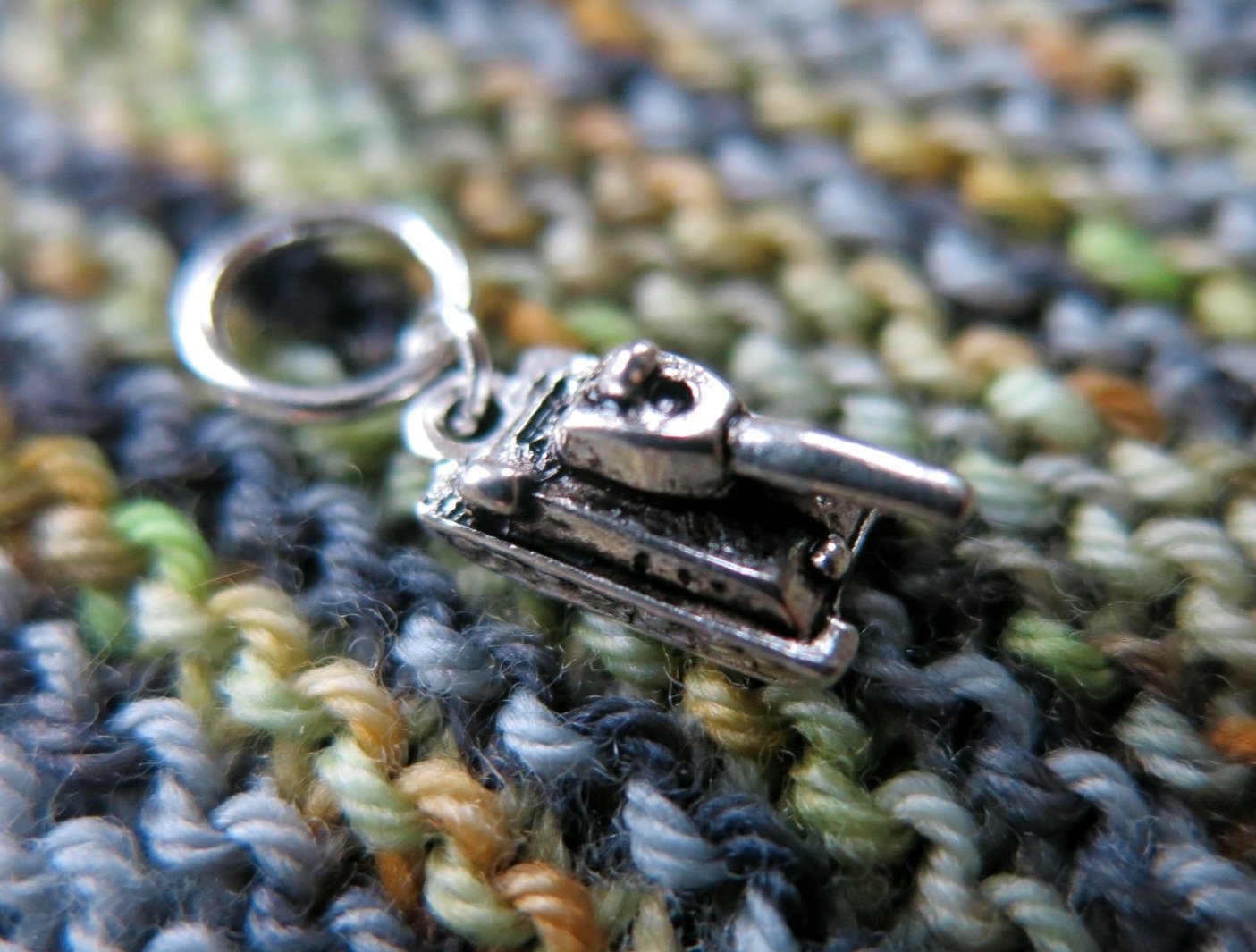 3d army tank charm on a snagless jump ring for knitting