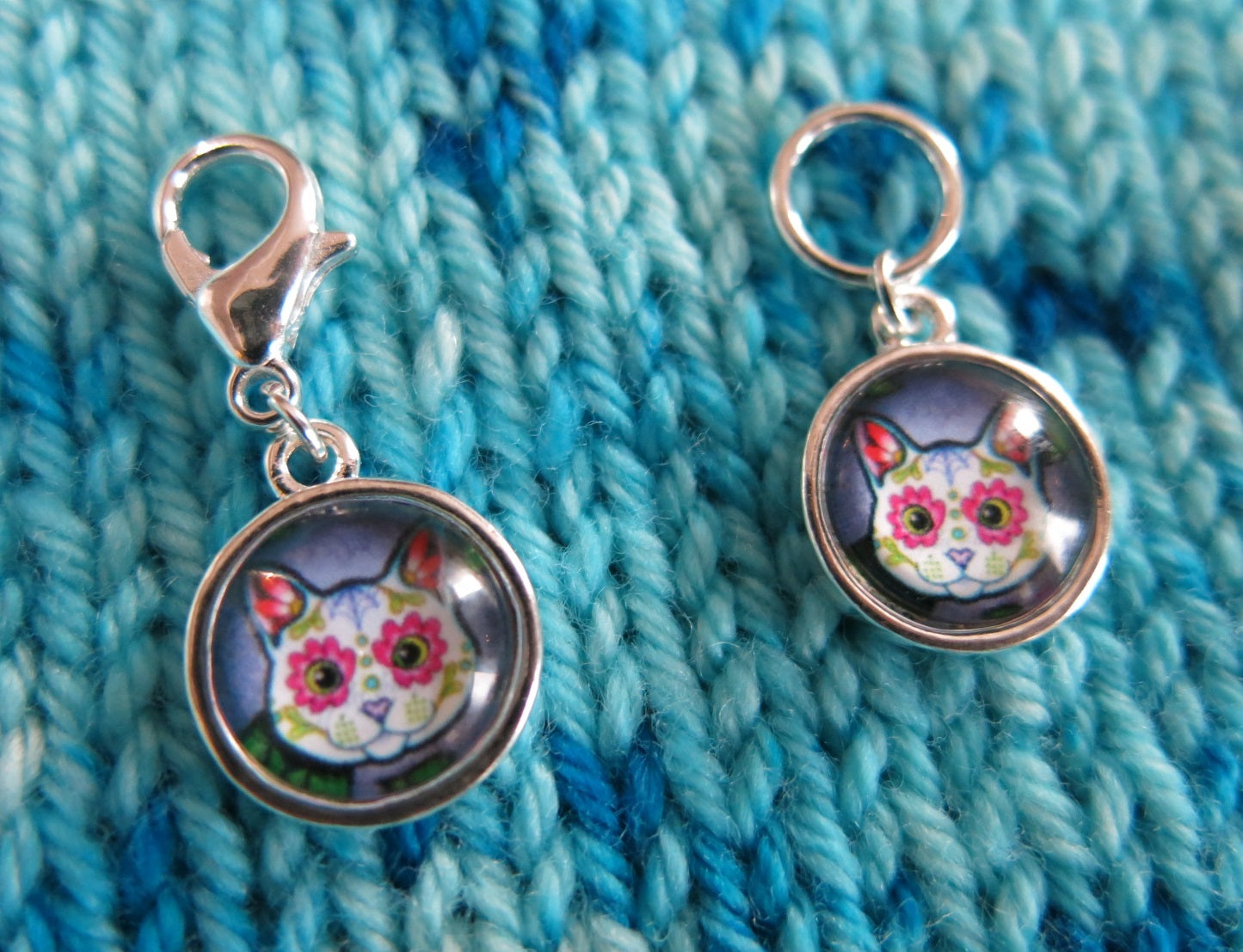 sugar skull cat charm on a clasp or snagless ring for bags, zippers and knitting