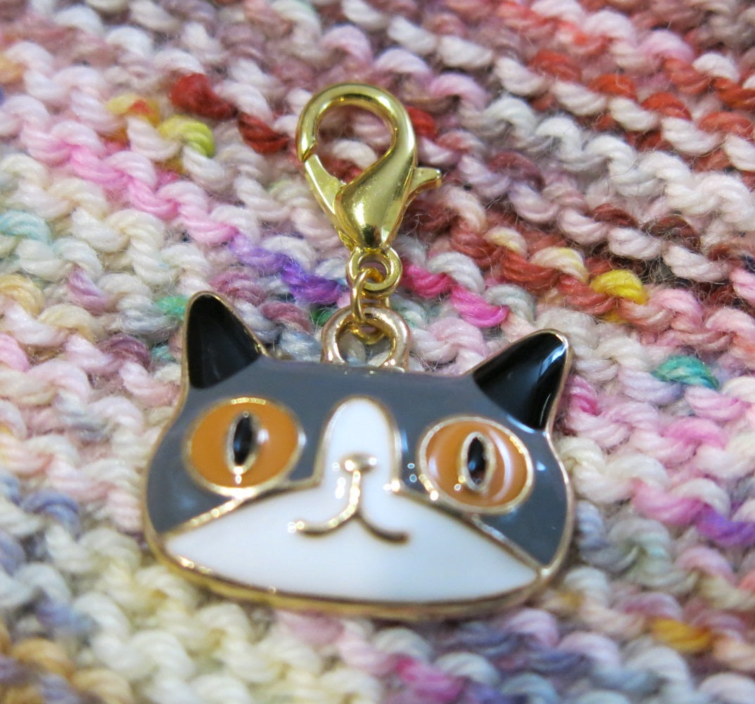grey cat progress keeper stitch marker for knittingt and crochet