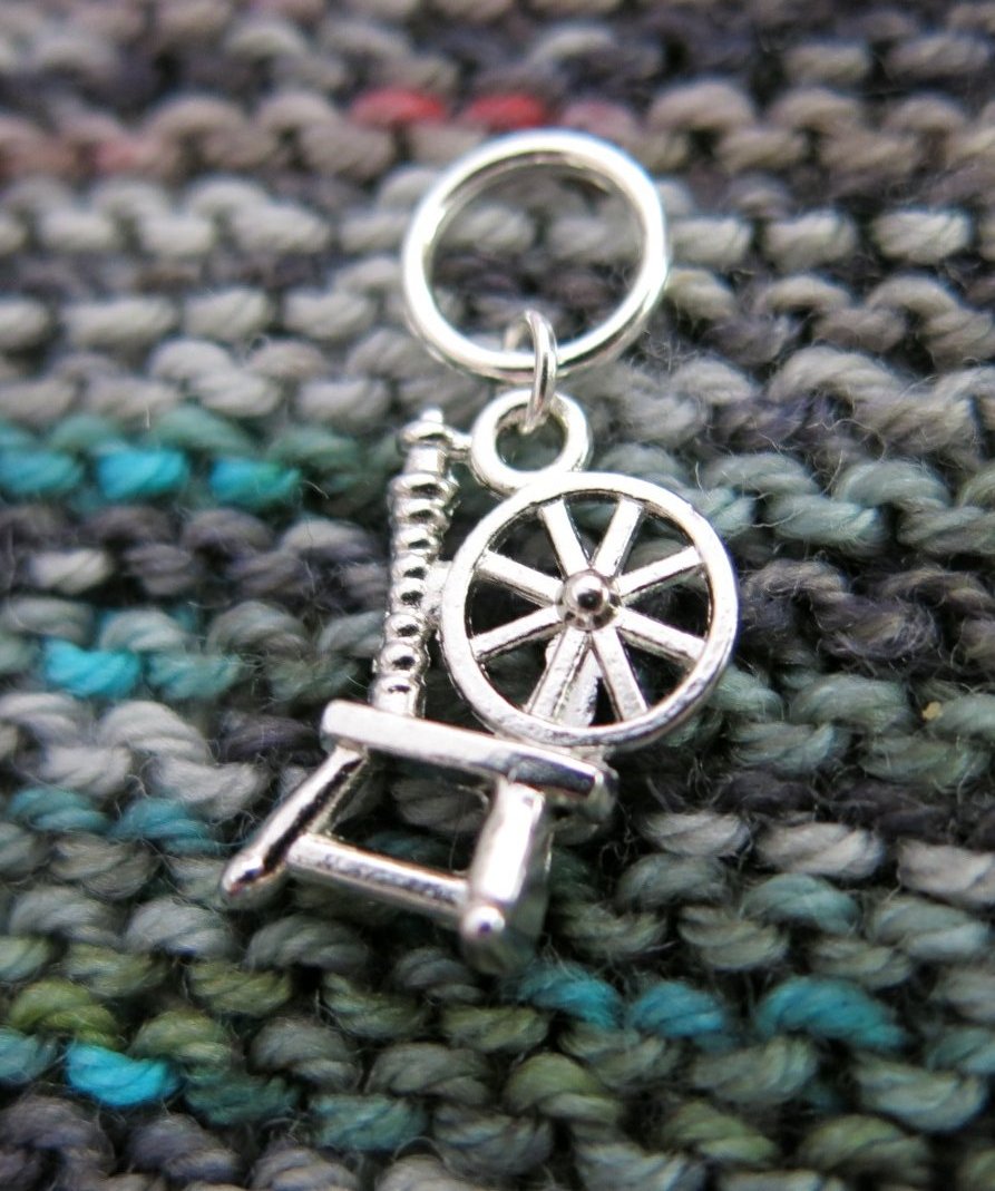 snagless jumpring stitch marker with a spinning wheel charm