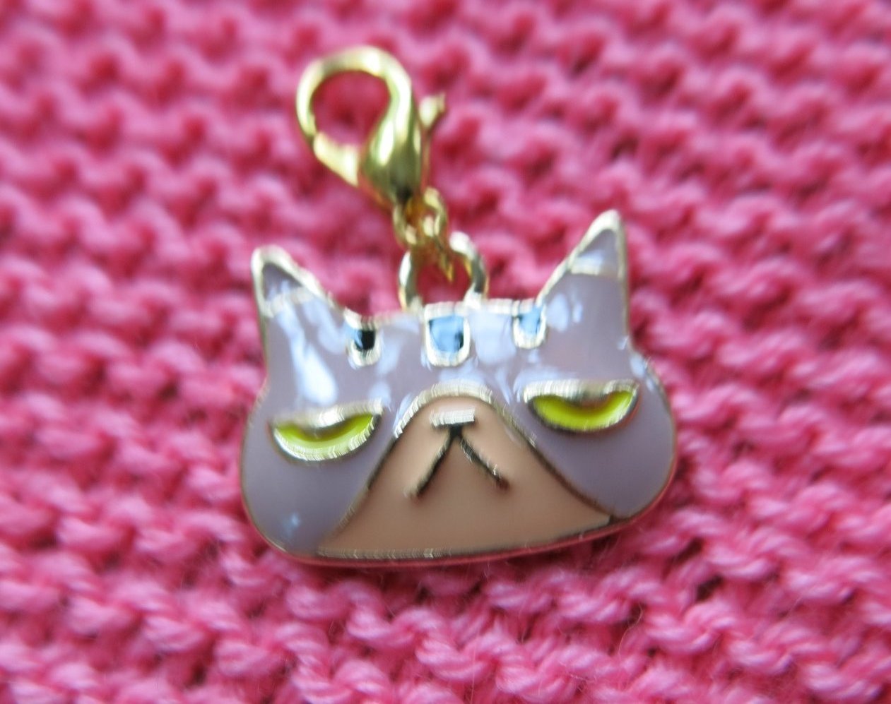 enamel grumpy cat hanging charm for bracelets bags and crochet