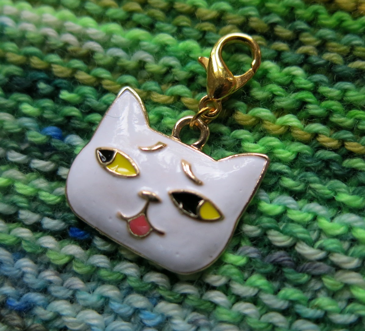 white enamel and gold cat charm for knitting and crochet