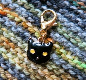 black witches cat enalemt hanging charm for knitting and crochet
