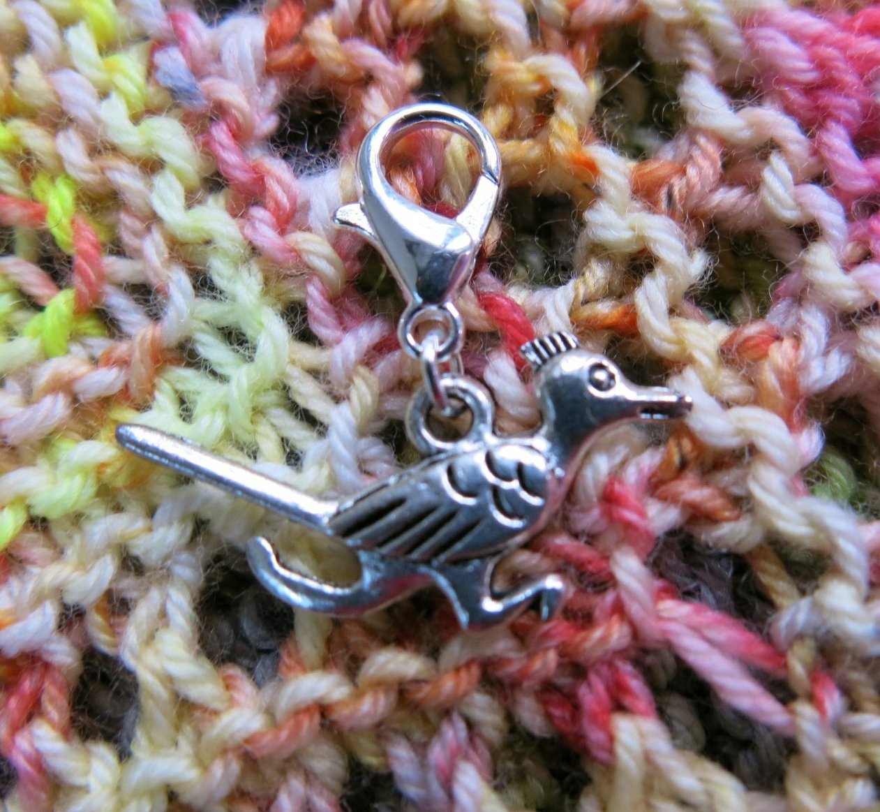 hanging clasp roadrunner charm for bracelets, bags and zippers