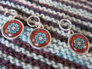 red and blue kaleidoscope snagless stich markers for knitting