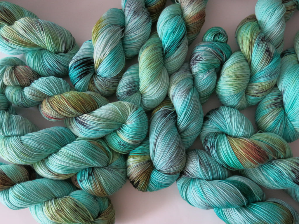 hand dyed turquoise blue yarn by my mama knits