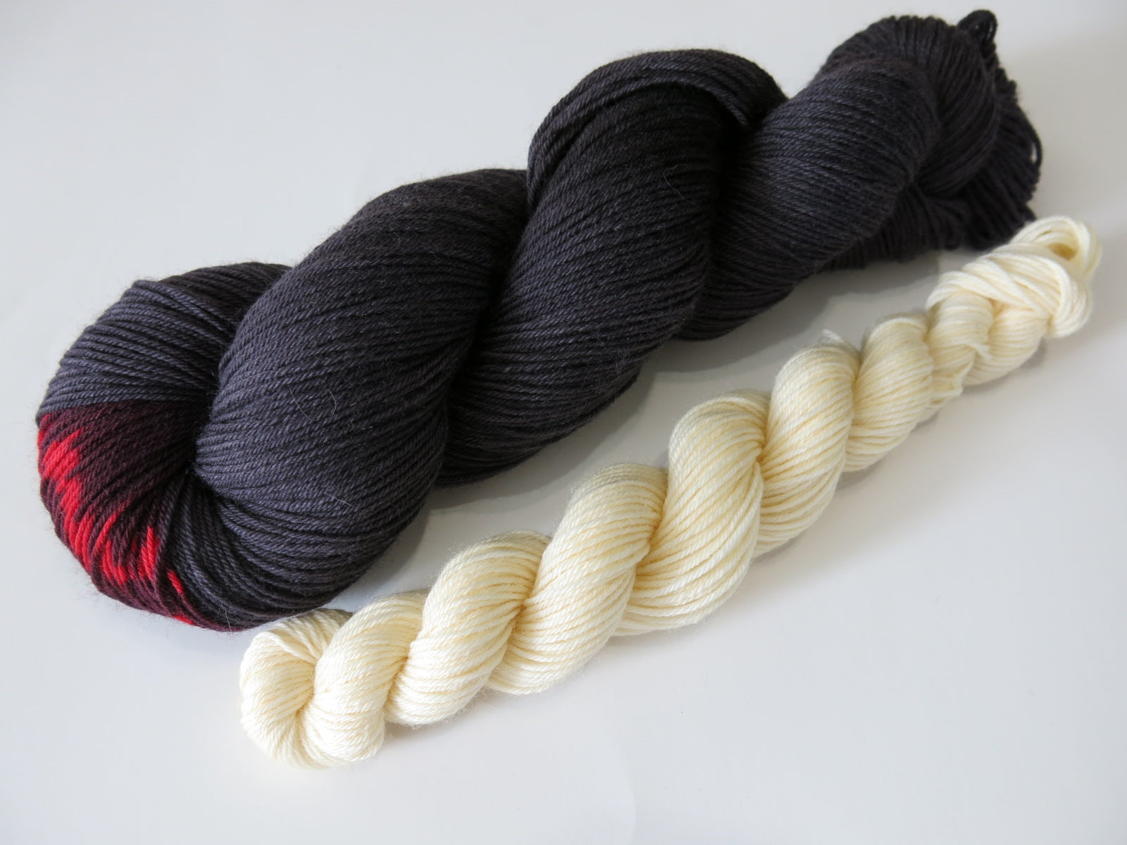 black widow spider and egg sack coloured merino sock yarn mini skein