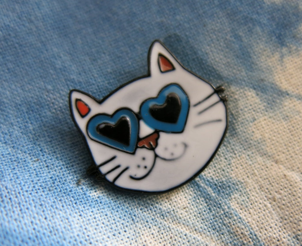 white cat face with love heart eyes lapel pin for bags and shirts