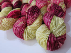 indie dyed superwash merino wool dyed like spagnum moss