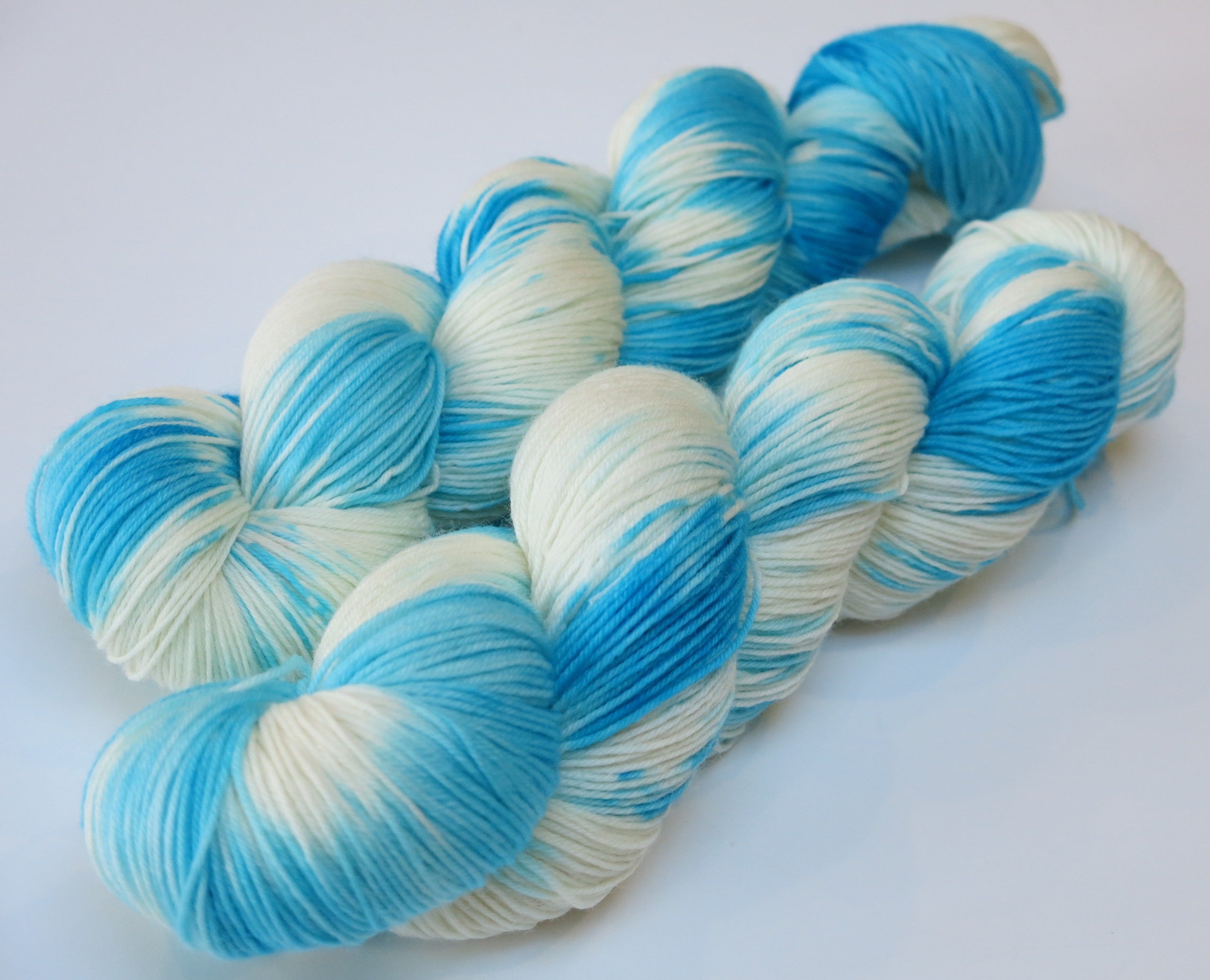 hand dyed blue and white superwash sock yarn skeins