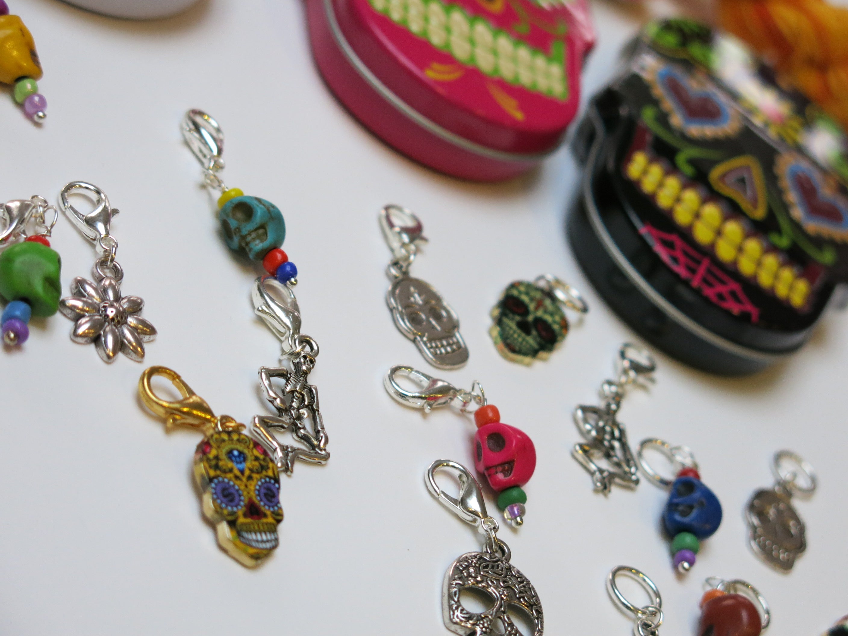 Day of the Dead sugar skull tin with skull stitch markers
