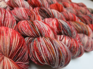 hand dyed yarn inspired by alice in wonderland