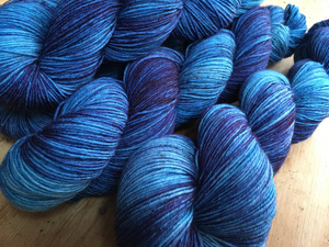 hand dyed speckled blue merino sock yarn skeins