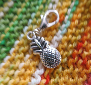 double sided pineapple charm for knitting and crochet
