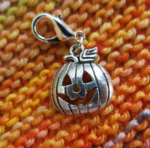 halloween pumkin jack o lantern charm for knitting and crochet