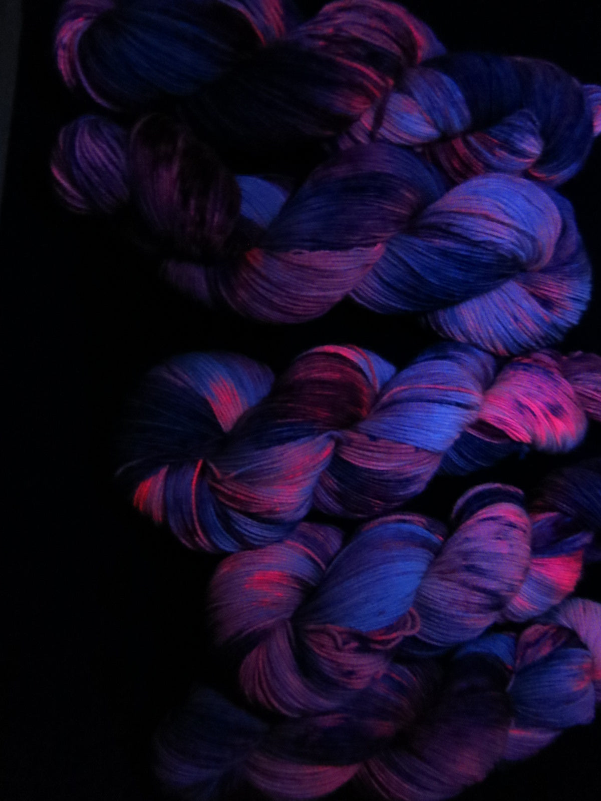 uv reactive british wool fluorescing under black light
